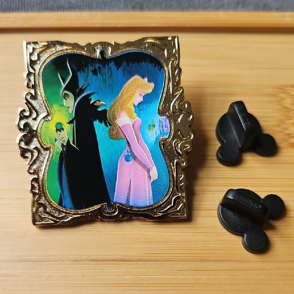 Disney Pin Sleeping Beauty Maleficent and Aurora - Large Pin - Picture 1 of 2
